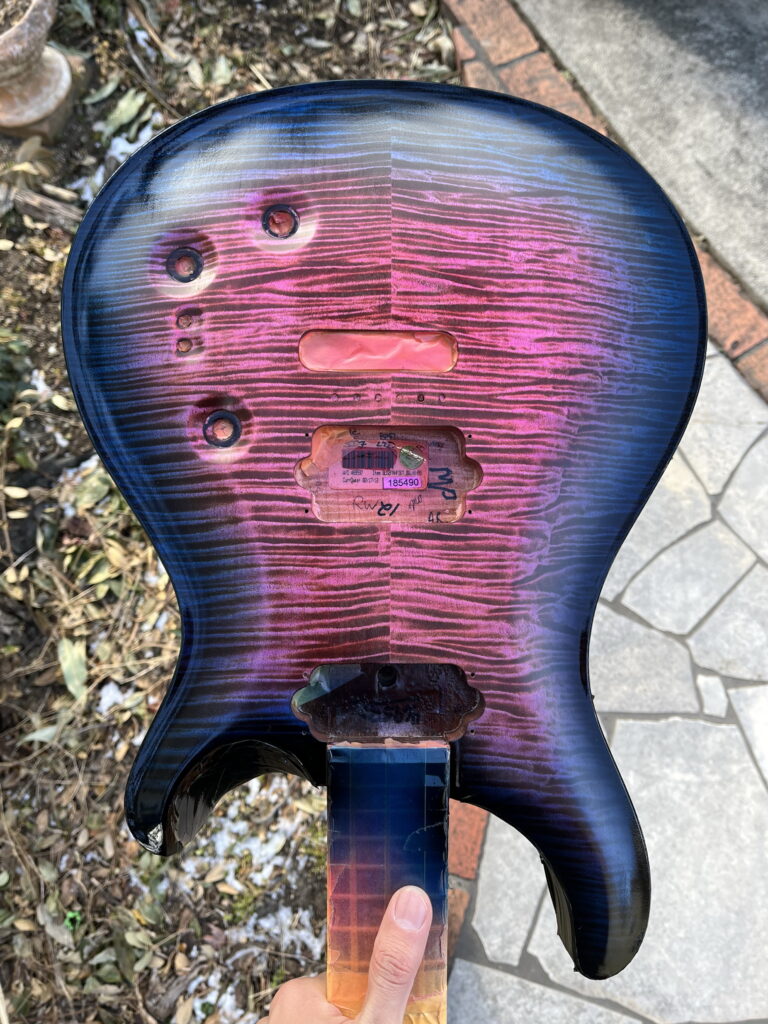 エレキギター　ヴァイオレット