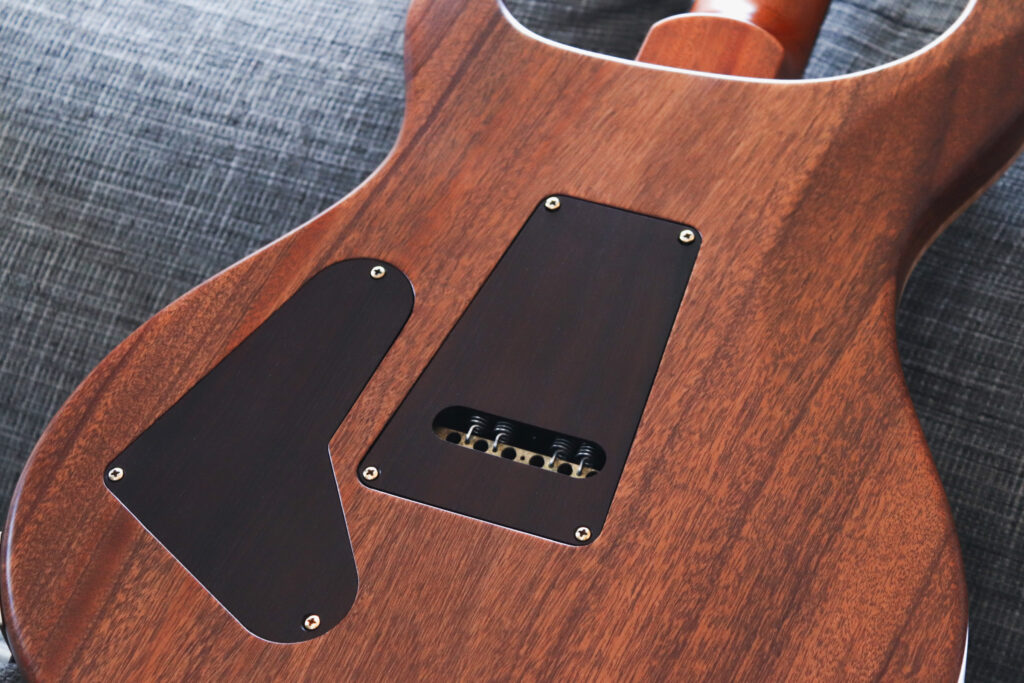 エレキギター　裏蓋　プレート　ローズウッド　木製　ハカランダ PRS