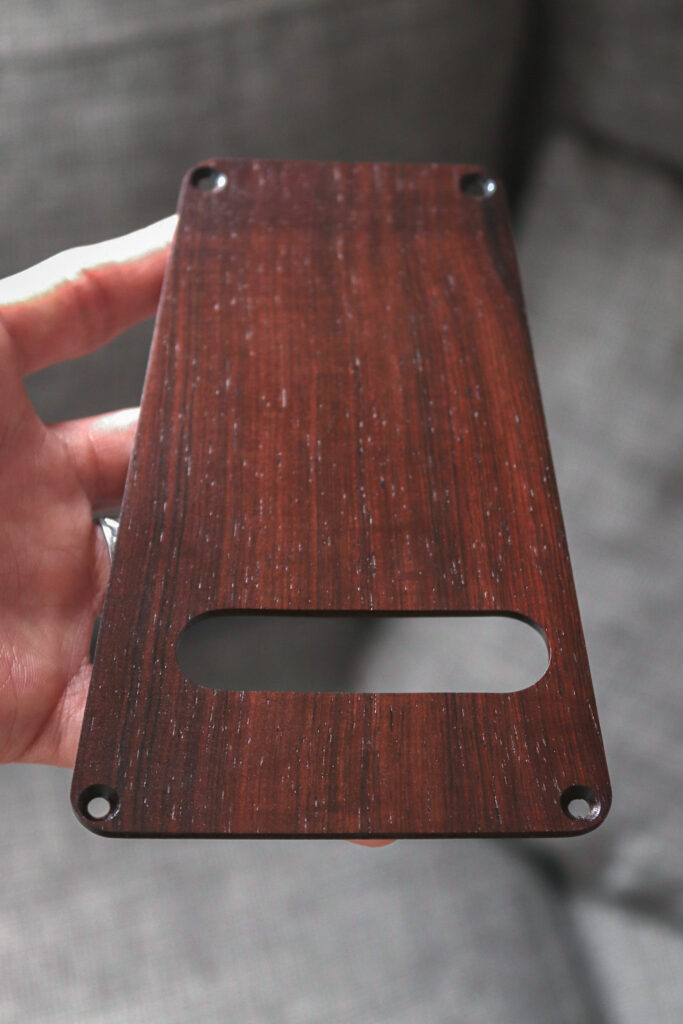 エレキギター　裏蓋　プレート　ローズウッド　木製　ハカランダ