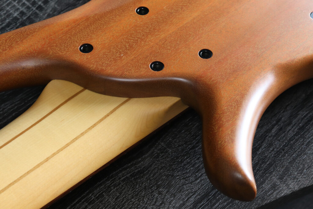 ベース　ハイフレット　削る　カッタウェイ加工前