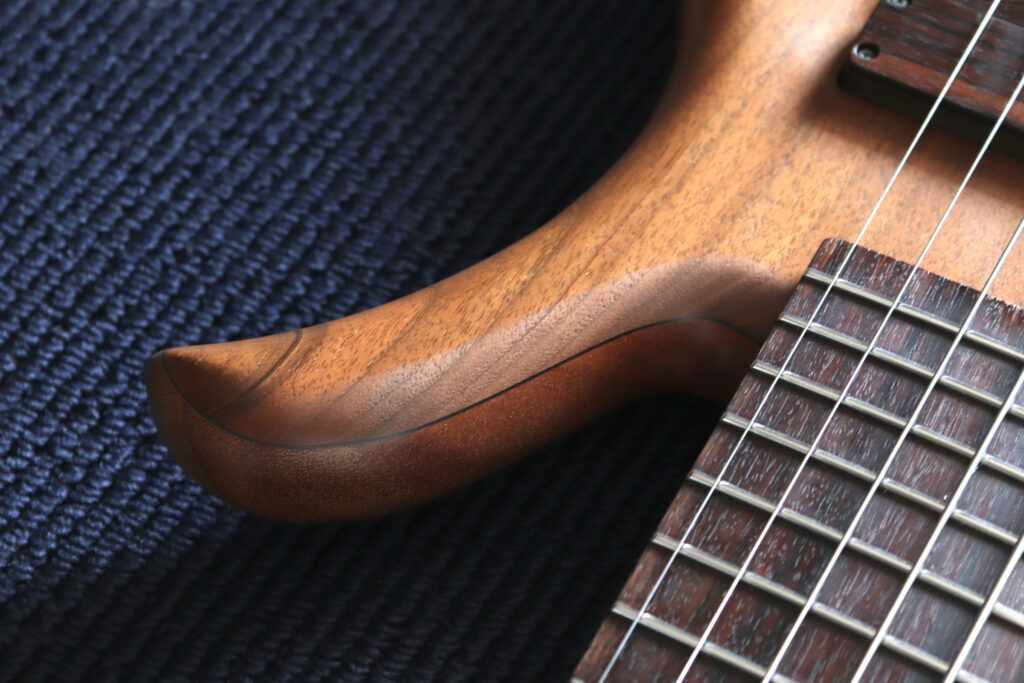 ベース　ハイフレット　削る　カッタウェイ加工