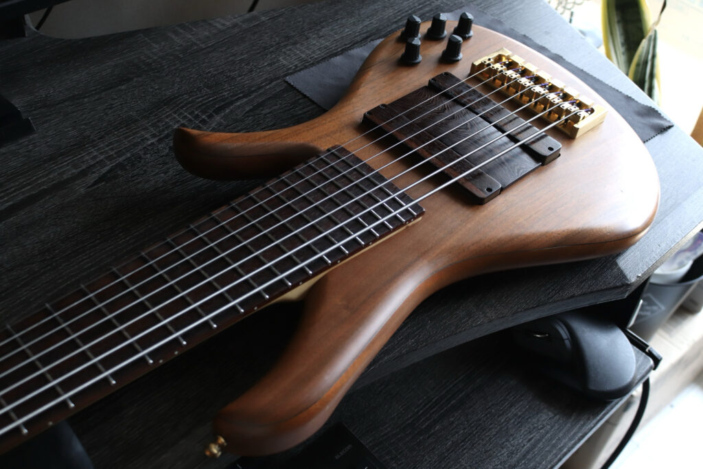 ベース　ハイフレット　削る　カッタウェイ加工