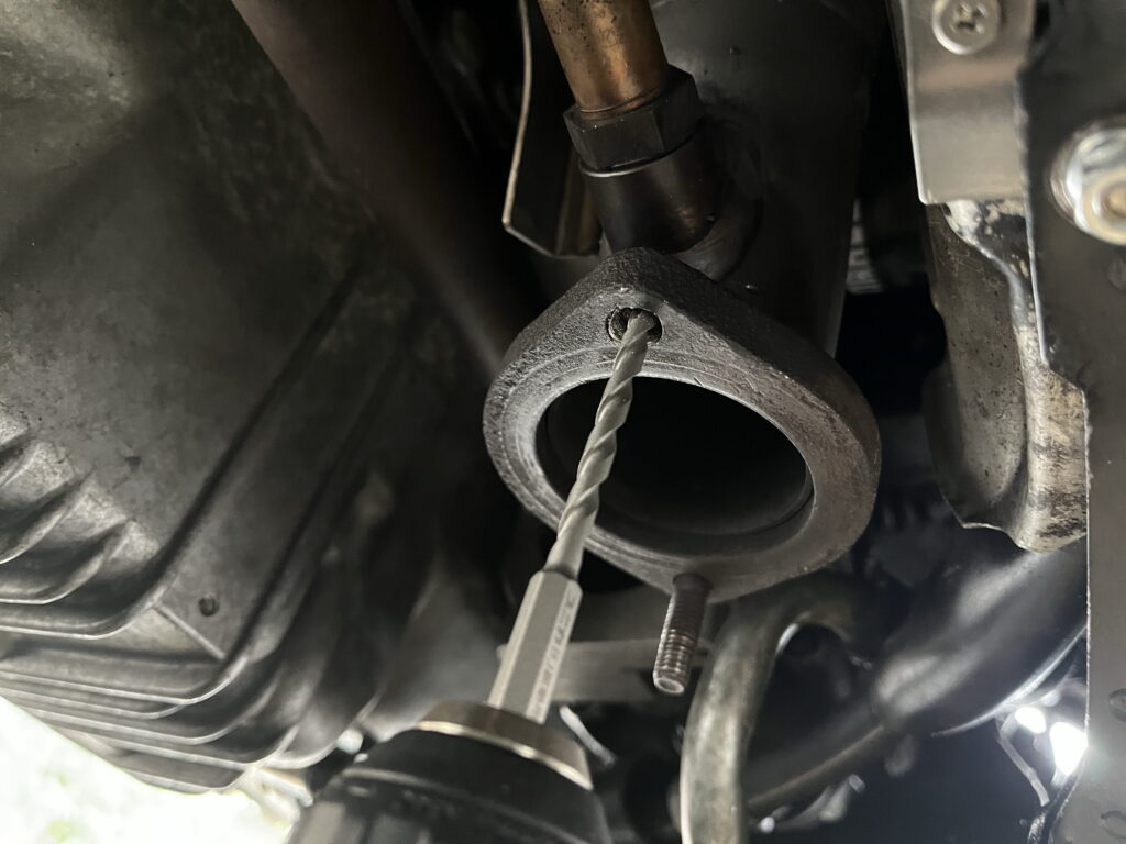 アルファロメオ　エキゾーストマニホールド　エキマニ　マフラーフランジ　穴あけ