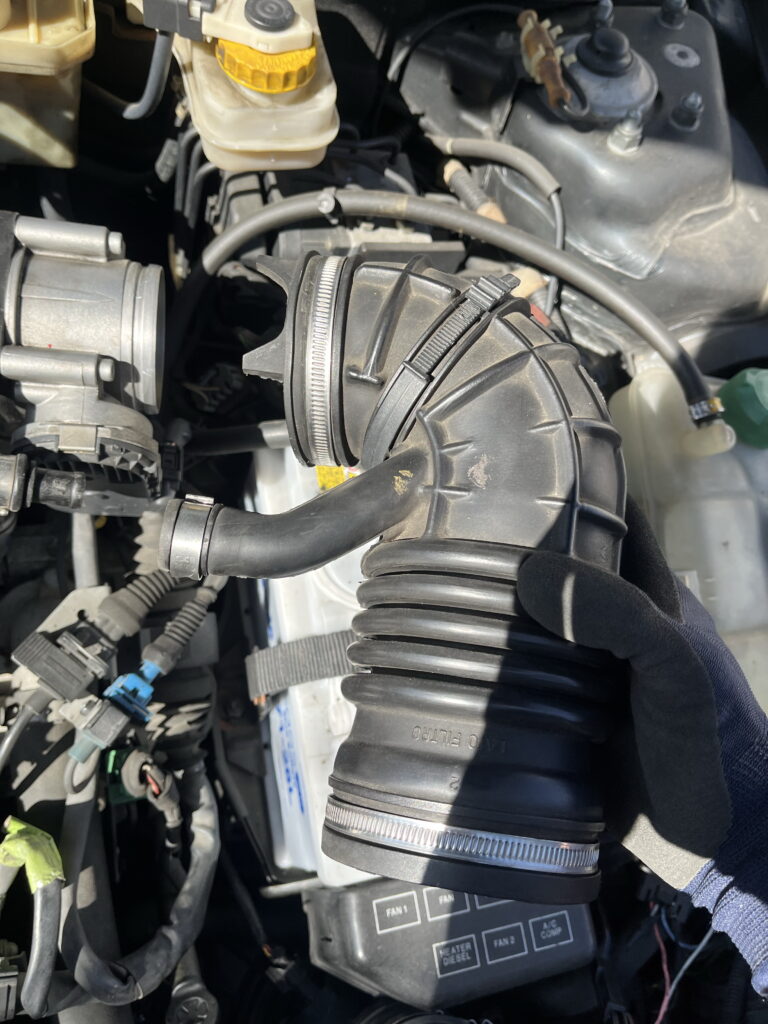 エアインテークホース取り外し方法　ホースクランププライヤー　専用工具　アルファロメオ156