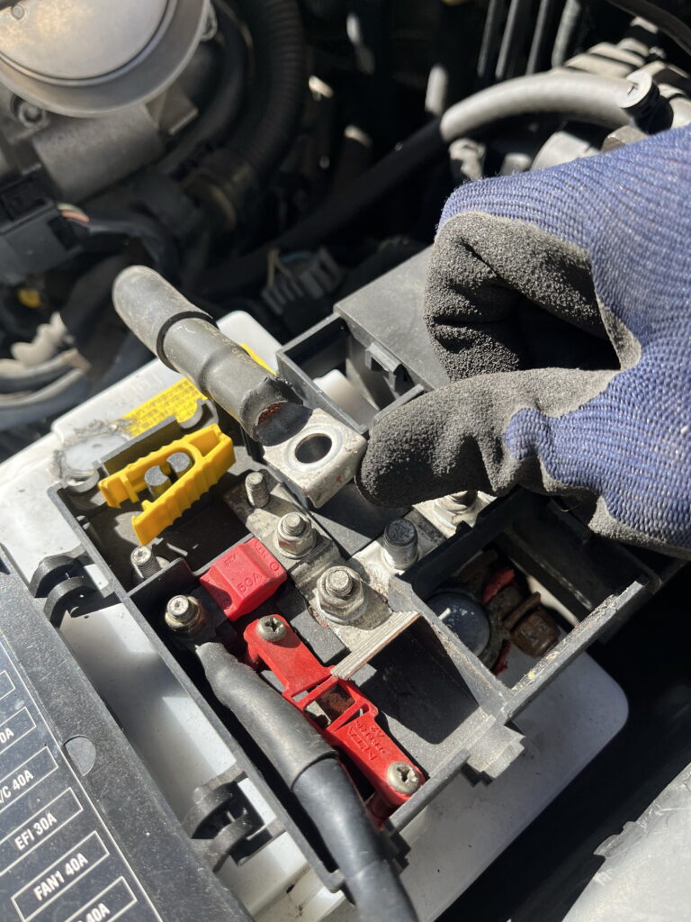 13ミリソケット　必要工具　バッテリー端子外し方　＋　プラス　アルファロメオ156