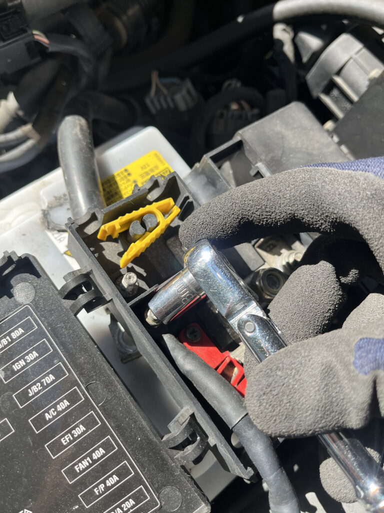 8ミリソケット　必要工具　バッテリー端子外し方　＋　プラス　アルファロメオ156