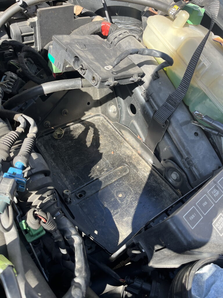 バッテリー取り外し　アルファロメオ156