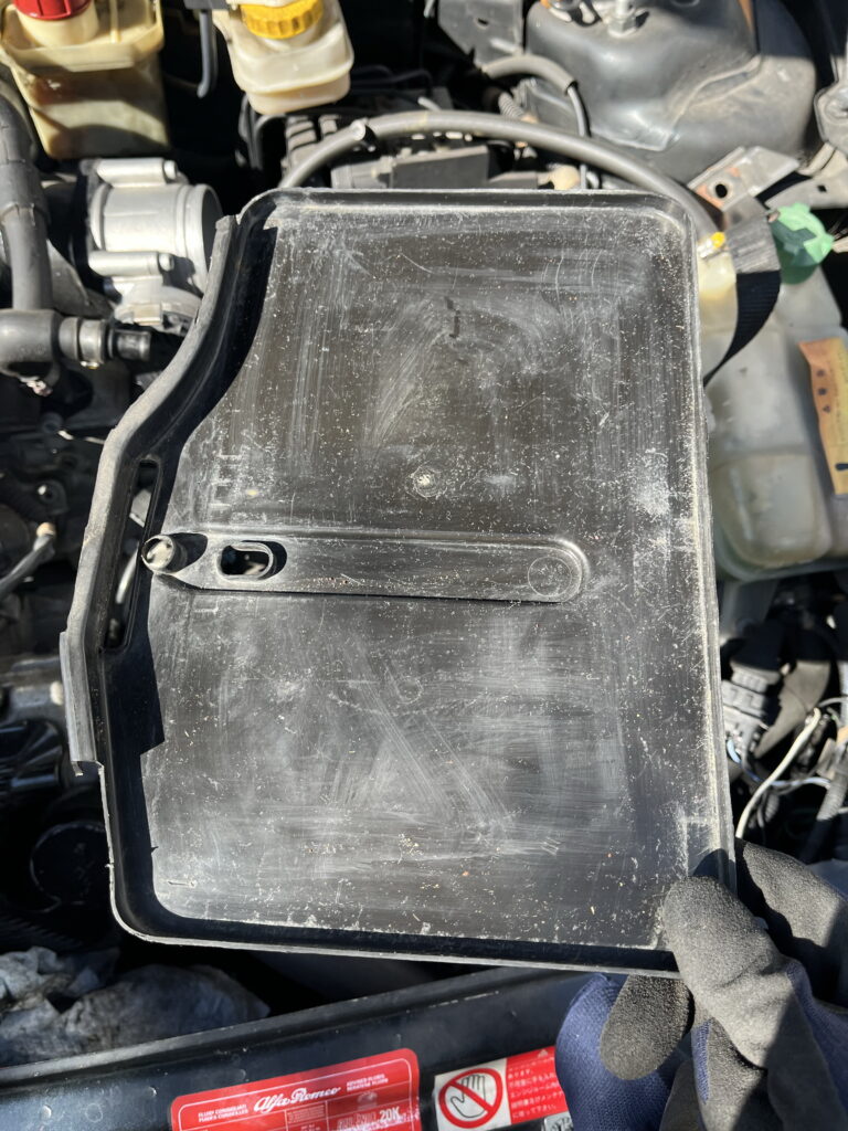 バッテリー取り外し　受け皿　アルファロメオ156