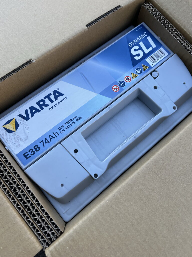 アルファロメオ156用バッテリー　バルタ　Varta E38