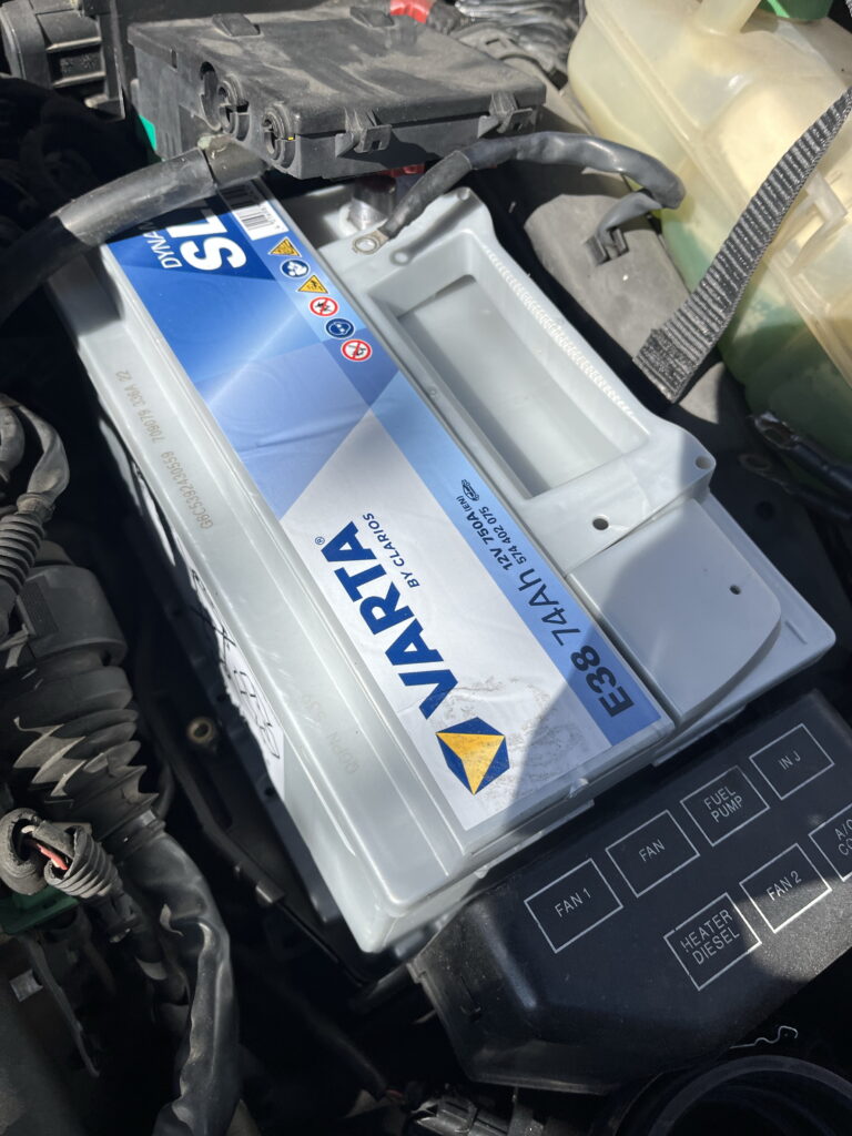 新品バッテリー　搭載　アルファロメオ156