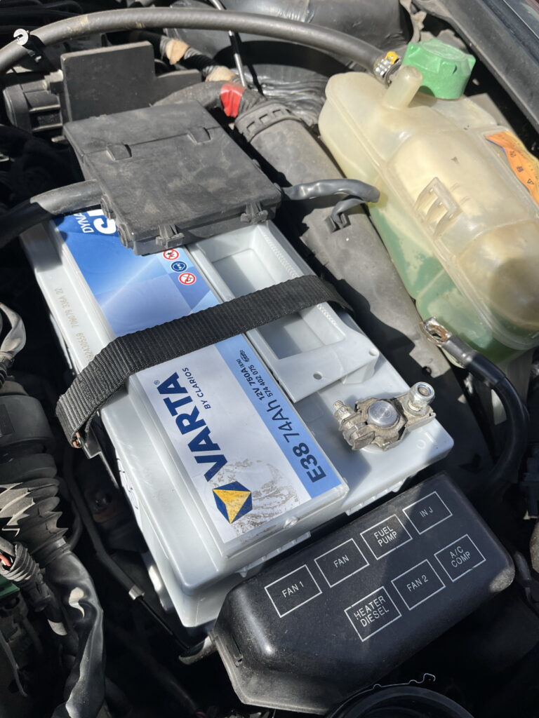 バッテリー交換DIY挑戦　アルファロメオ156