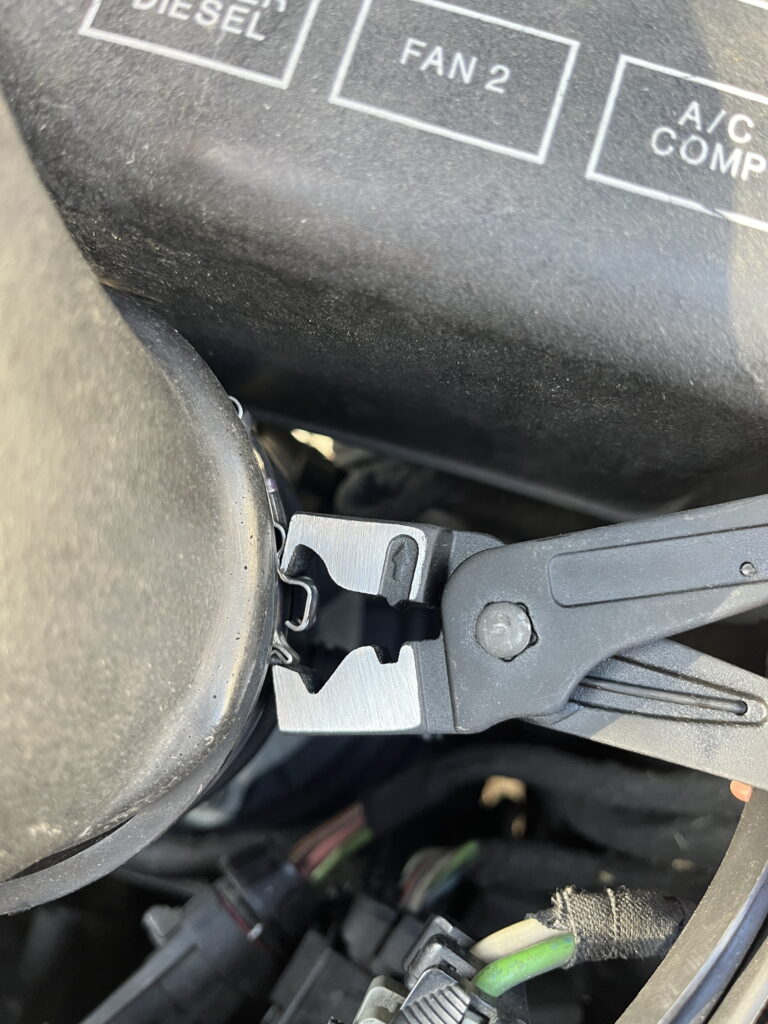 エアインテーク　ホースバンド取り付け失敗　アルファロメオ156