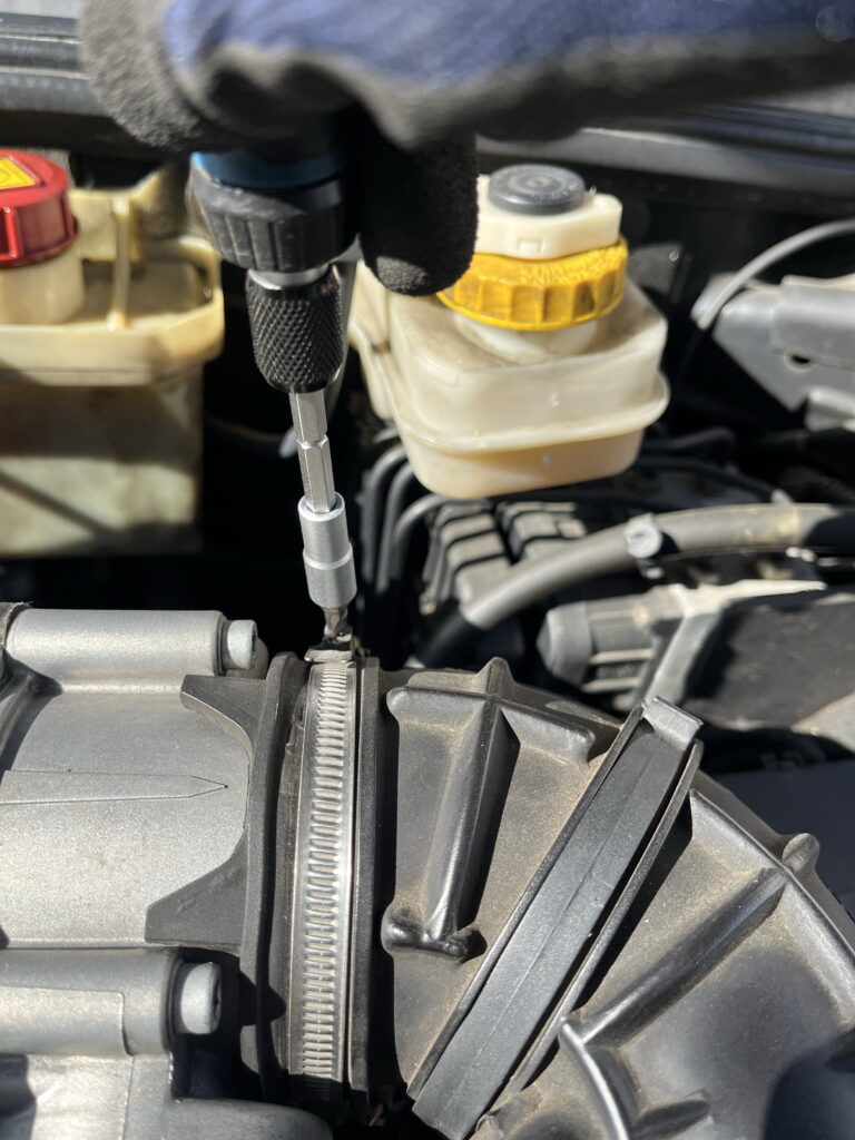 エアインテーク　ホースバンド取り付け成功　アルファロメオ156