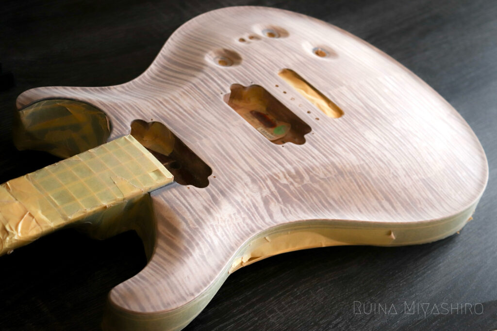 エレキギター　塗装剥がし