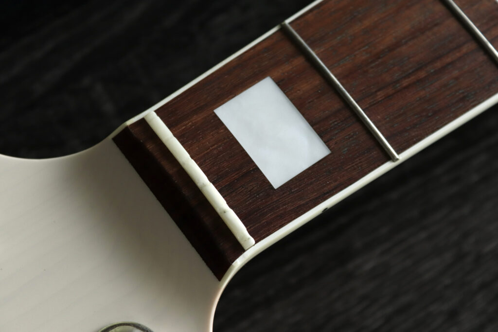 ６弦ベース　ハイF仕様　ナット交換　調整　High Fチューニング　アトリエZ ATELIERZ