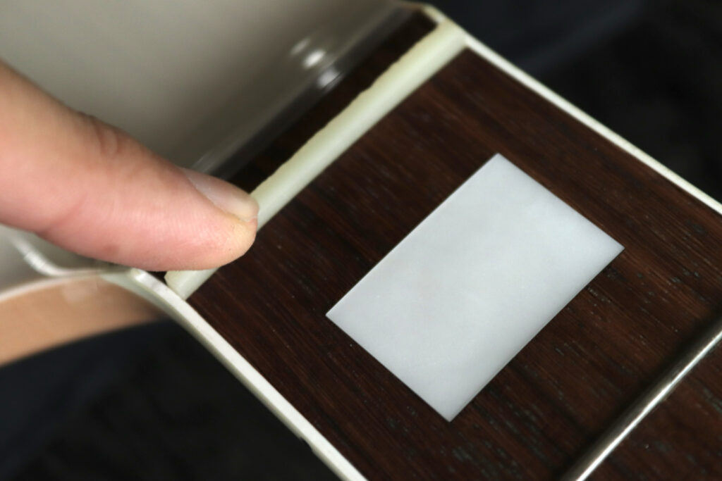 ６弦ベース　ハイF仕様　ナット交換　調整　High Fチューニング　アトリエZ ATELIERZ