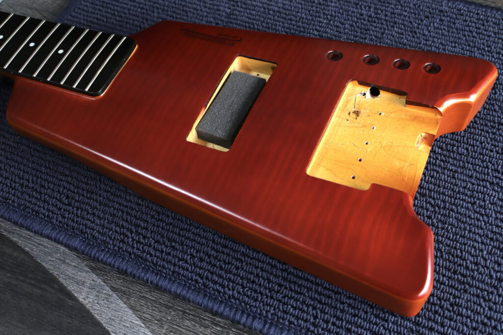スタインバーガー　ベース　再塗装　リフィニッシュ　色を変える　Steinberger Synapse XS-15FPA Custom