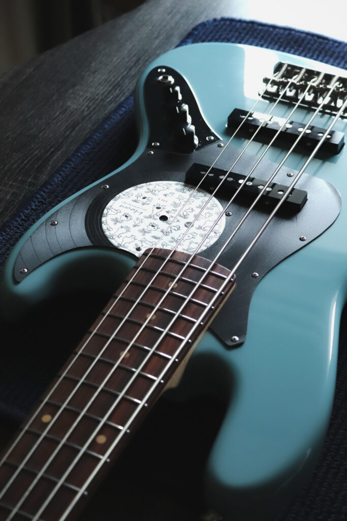 レコードピックガード　Freedom Custom Guitar Research Retro Series JB 5strings フリーダム　ベース　国産　日本　ソニックブルー