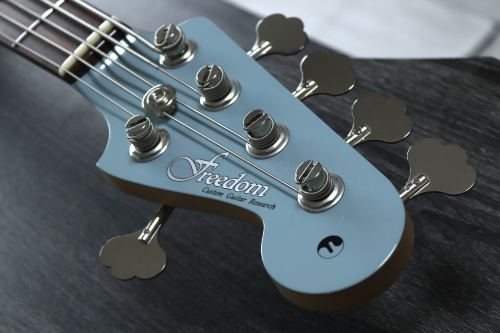 レコードピックガード　Freedom Custom Guitar Research Retro Series JB 5strings フリーダム　ベース　国産　日本　ソニックブルー