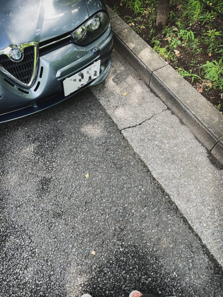 外苑　イチョウ並木　ステーションワゴン　V6 シーガルブルー　アルファロメオ156 GTA